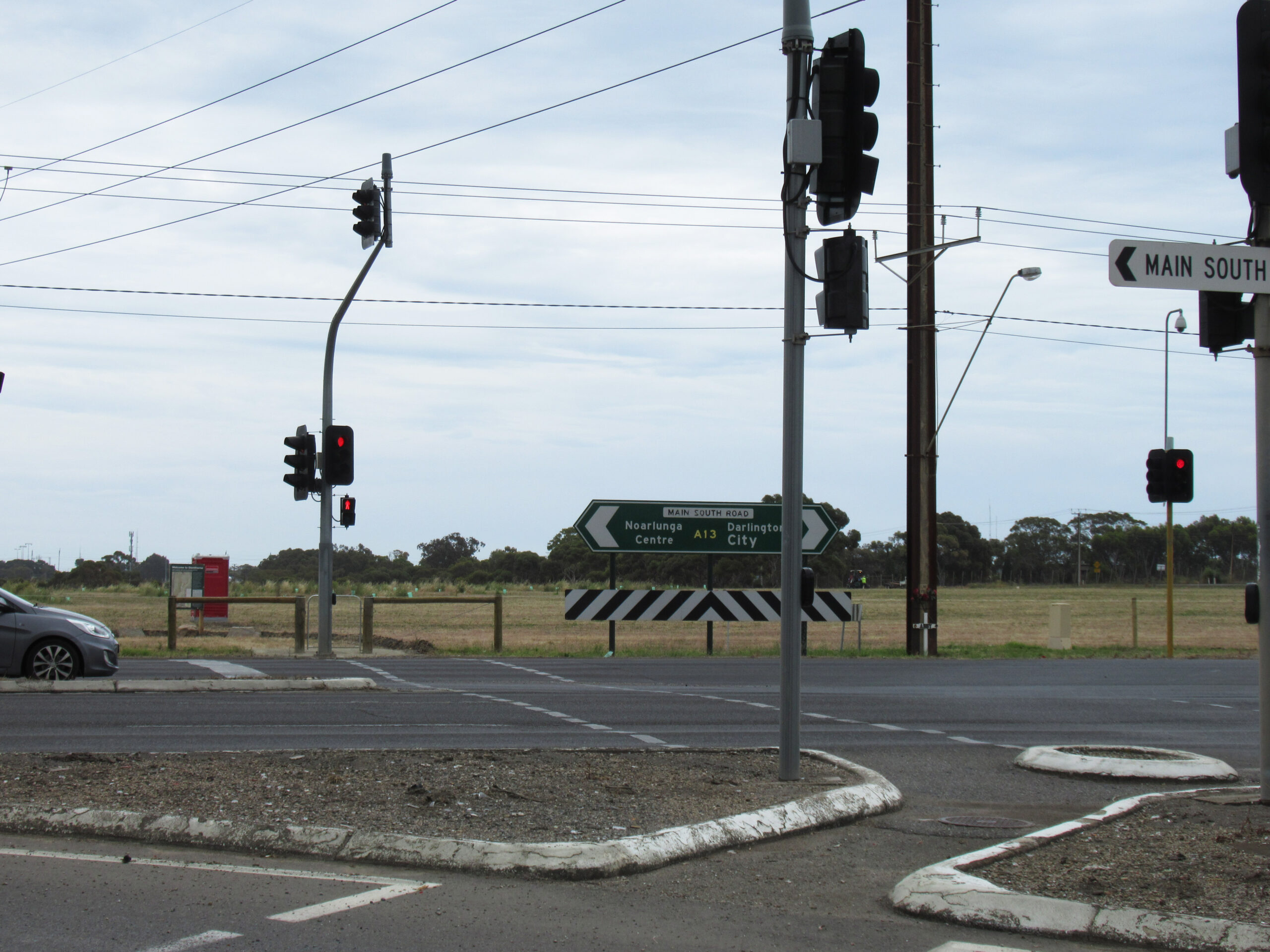 The pedestrian link between Happy Valley Reservoir and Glenthorne National Park
