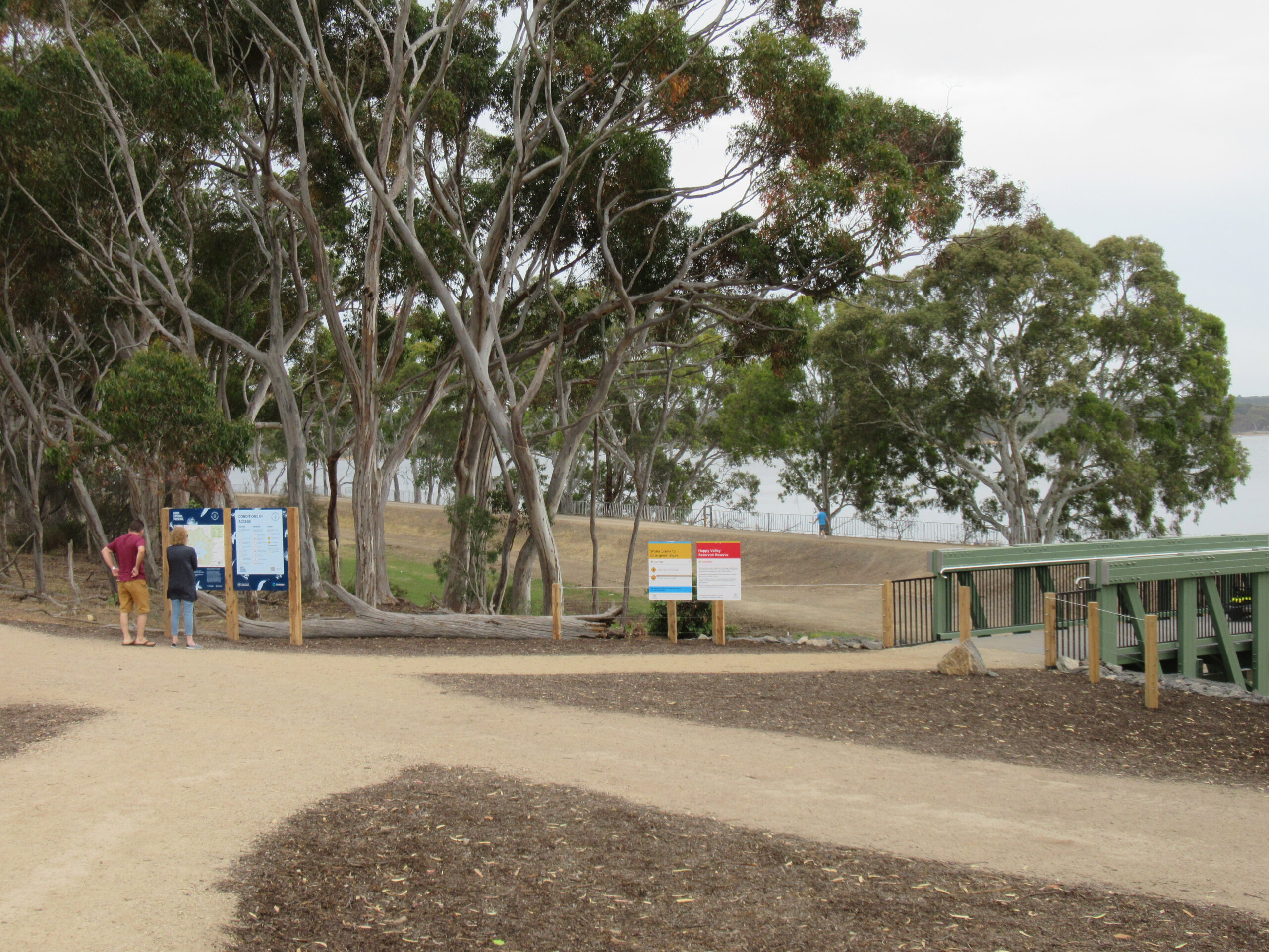 Trailhead at the main carpark on Chandlers Hill Road